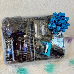 Men's Grooming Gift Set with Blue Accents